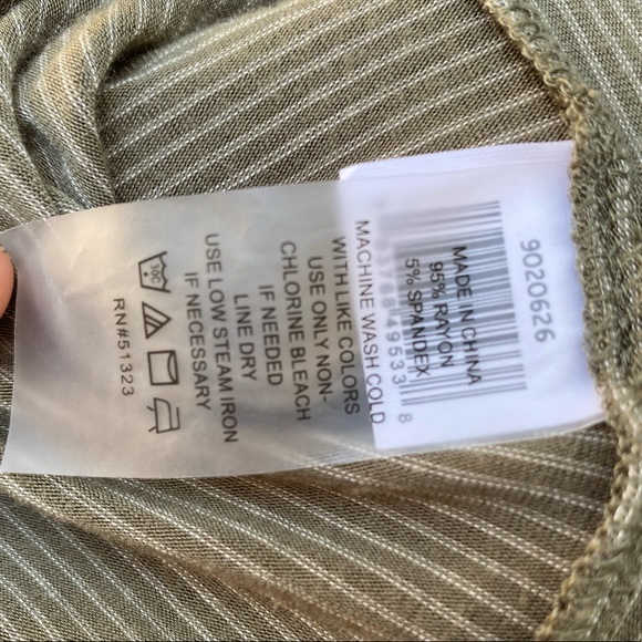 Pin-Striped Women’s Vince Camuto Front Tie Blouse - Picture 4 of 4
